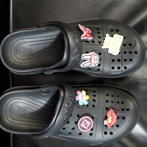 🎄5/$30🎄Clogs with Charms
